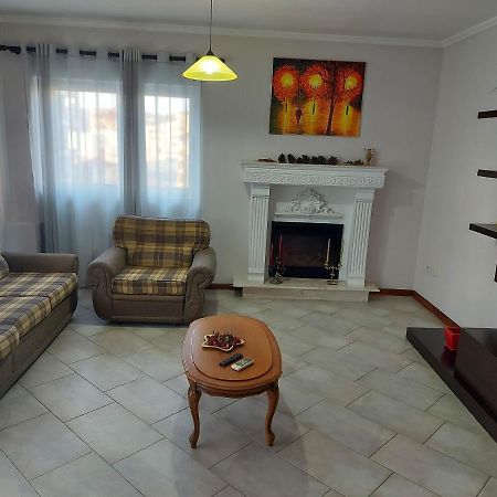 Manka' S Place Apartment Tiranë Ngoại thất bức ảnh